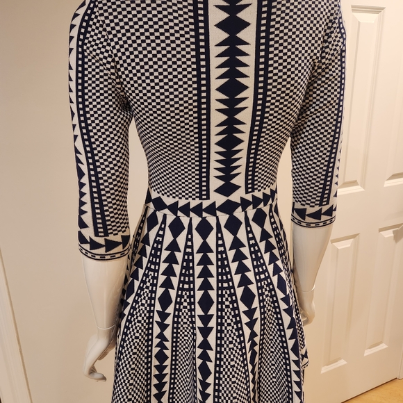 Nina Leonard Navy and White Patterned Long Sleeve Dress - Picture 4 of 6